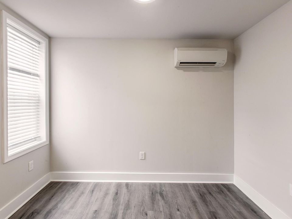 1st image of 631 E Clementine St #37