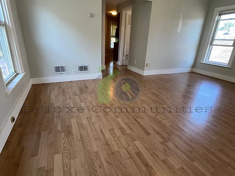 1021 Broadway Ave NW — Photo 5