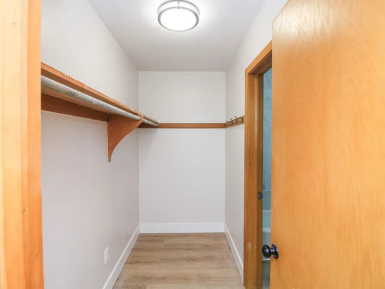 615 W 15th St — Photo 11