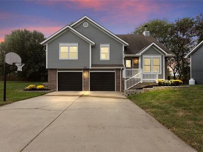 306 Porter Dr, Smithville, MO, 64089