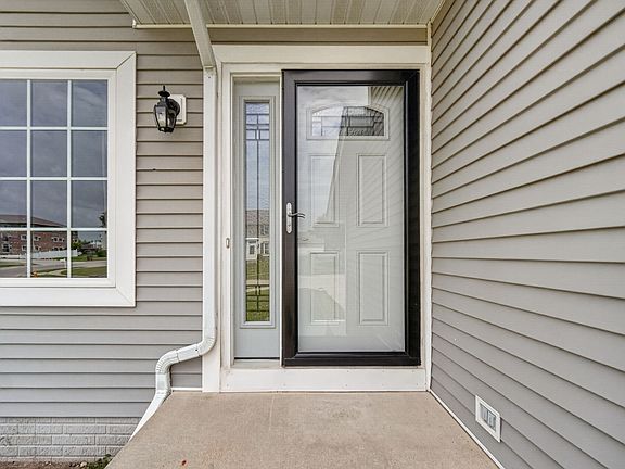 3rd image of 485 Fawn Cir