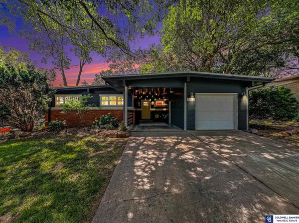 5847 Meadowbrook Ln, Lincoln, NE 68510