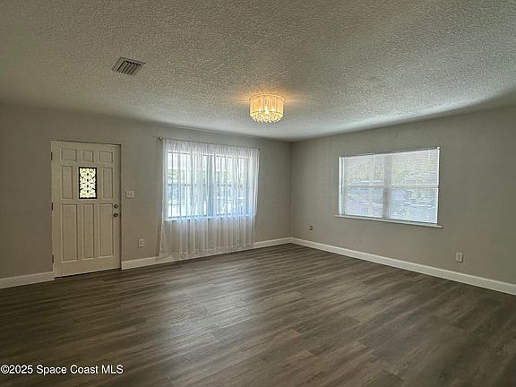 4th image of 124 Pinecrest St