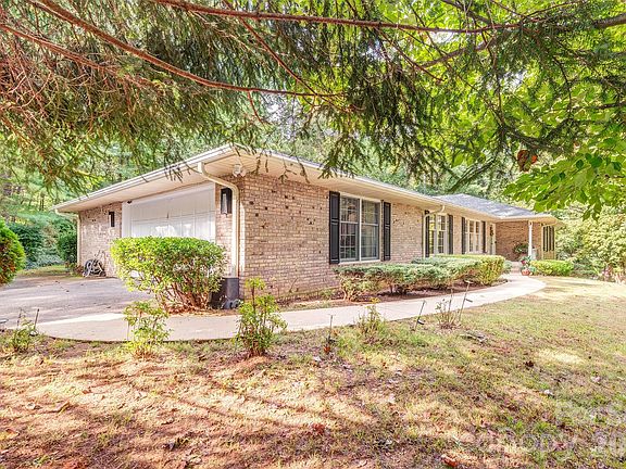 3rd image of 3 Sunningdale Dr