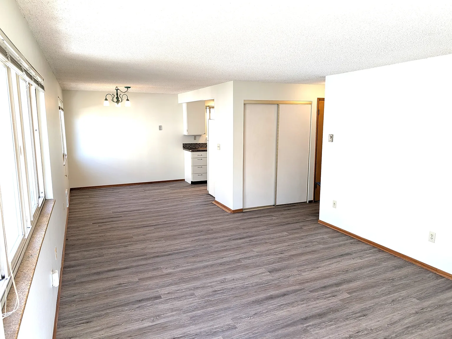 2 bed, 1000 sqft, $2,395 — Photo 2