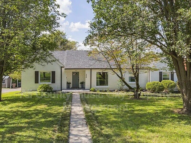 1st image of 206 Blue Hills Dr
