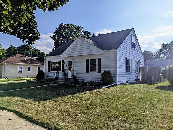 3rd image of 2113 N Division St