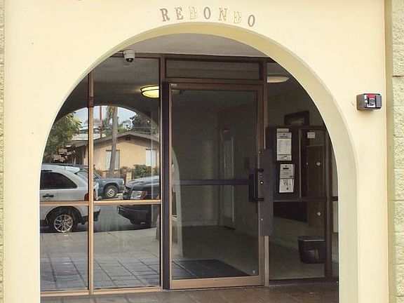 4th image of 420 Redondo Ave Unit 209
