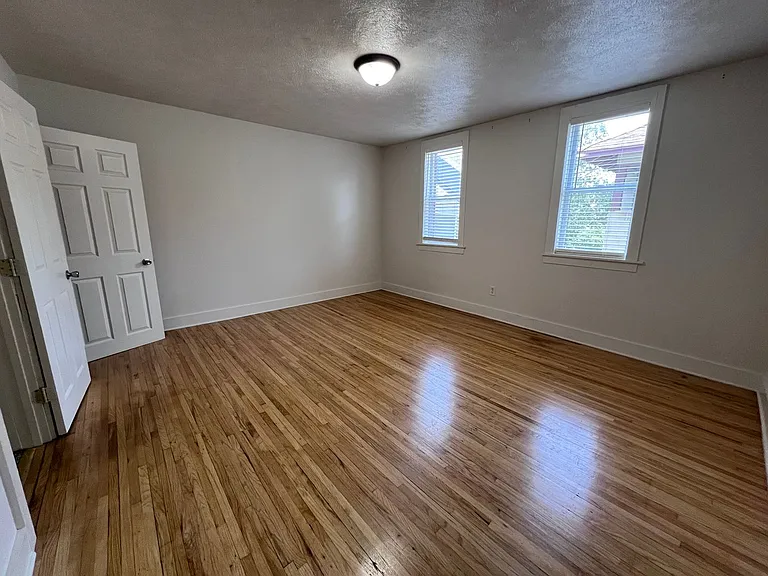 724 Fairview Ave NE — Photo 14