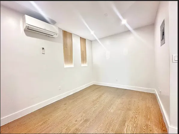 334 Evergreen Avenue image 2 of 7