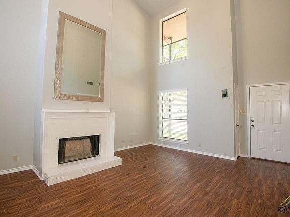4th image of 5913 Hollytree Dr