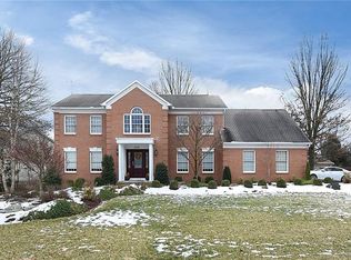 202 Meadowgrove Cir, Carnegie, PA 15106