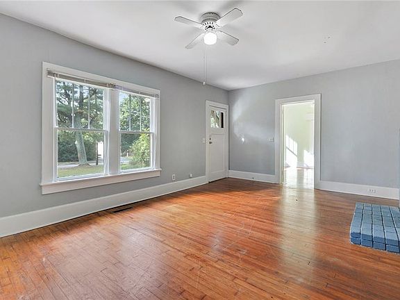4th image of 307 E Dixie Ave