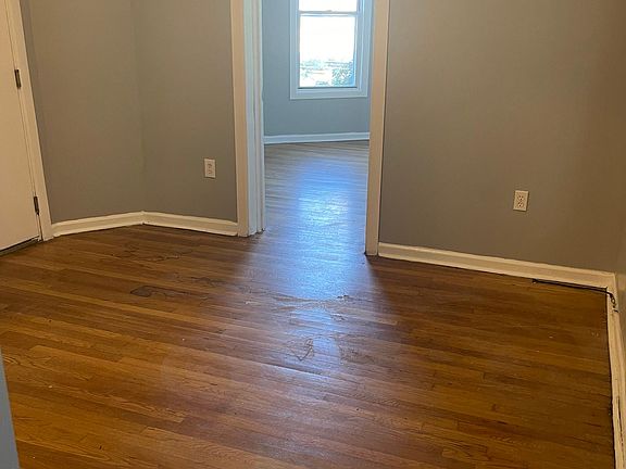 5th image of 157 S 10th St Floor 2