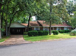 225 Pine Valley, Huntsville, TX 77320
