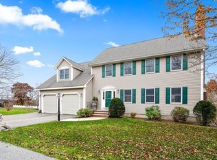 19 Fairway Dr, Woburn, MA 01801