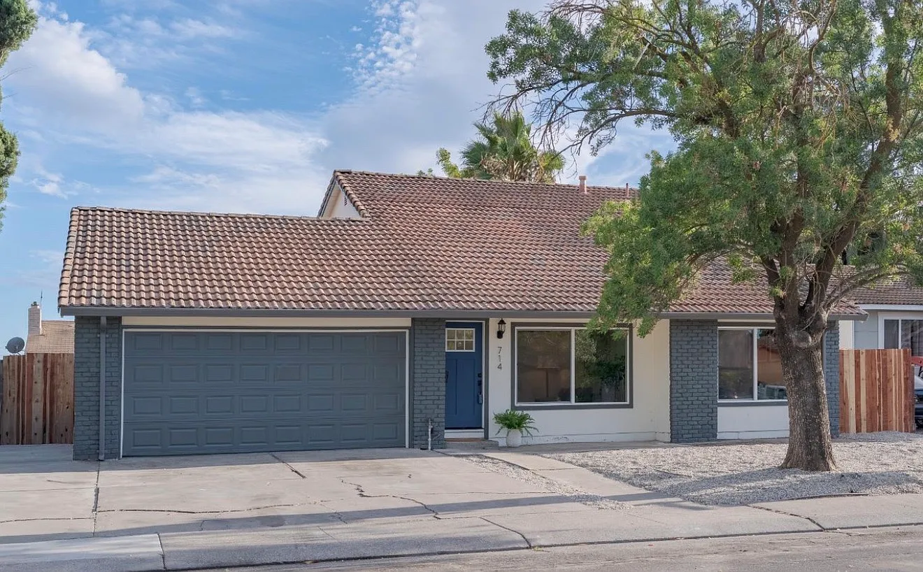 4 bed, 1799 sqft, $2,700 — Photo 1