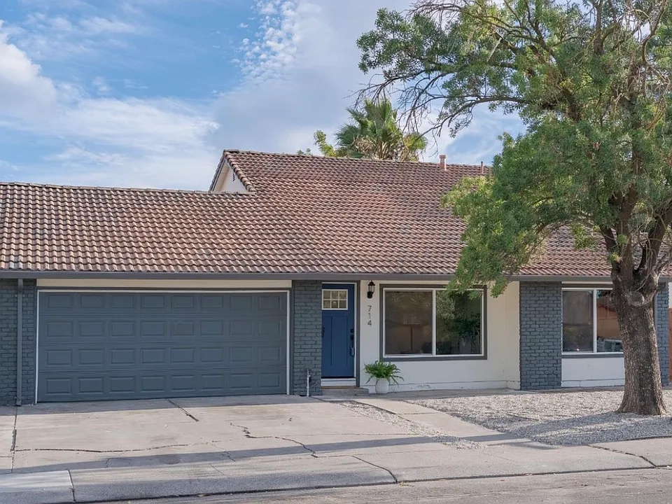 714 Du Pont Dr