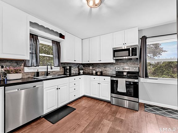 5th image of 22 Lexington Avenue