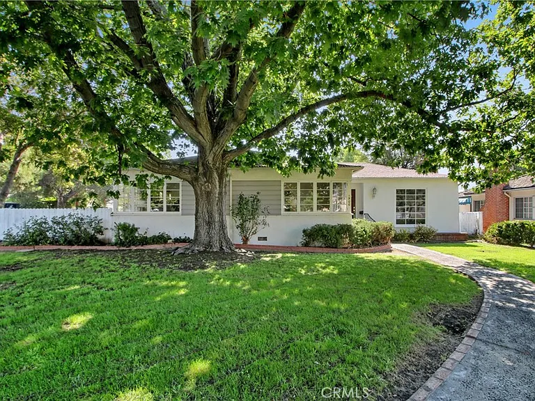 1900 Kerns Ave — Photo 1
