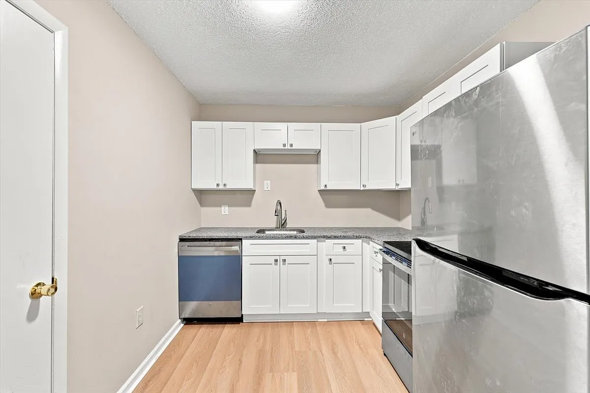 3 bed, 1152 sqft, $1,850 — Photo 4