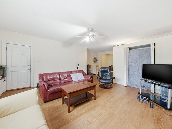 4th image of 2643 S Hillock Ave