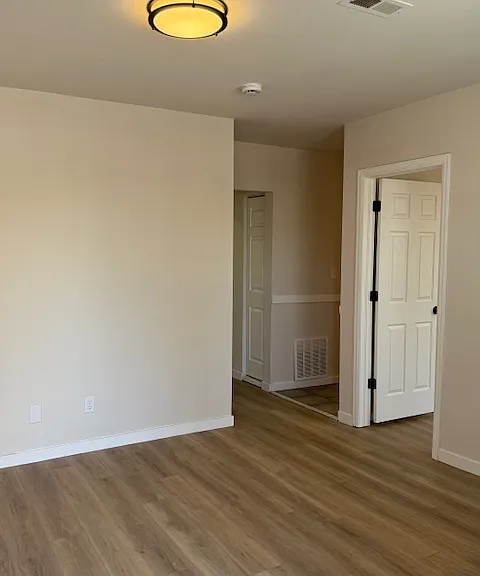 525 W 8th St #5 — Photo 11