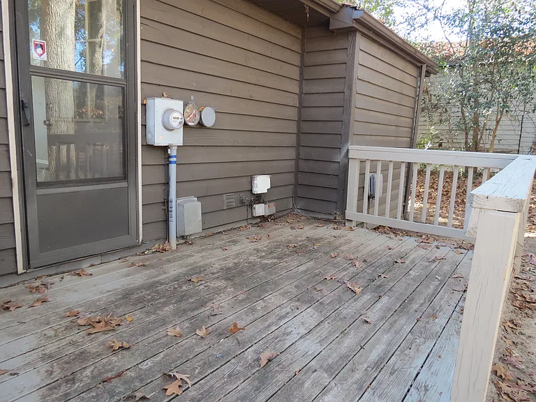 207 Brook St — Photo 3