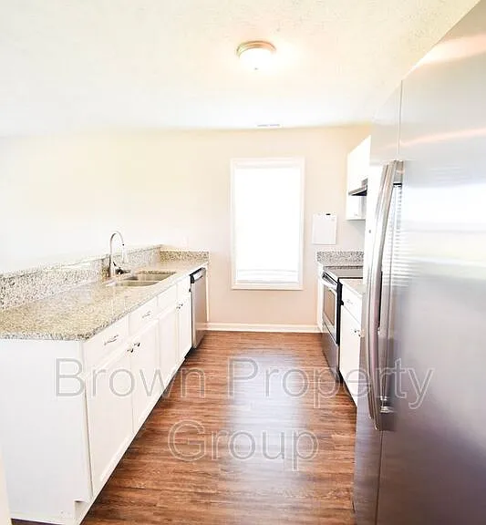 411 Northwoods Dr — Photo 9
