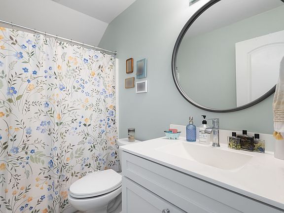 2nd image of 319 S Notre Dame Ave #1