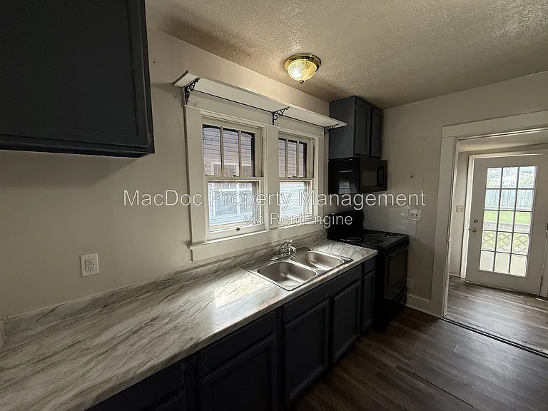 138 Mansfield St — Photo 9
