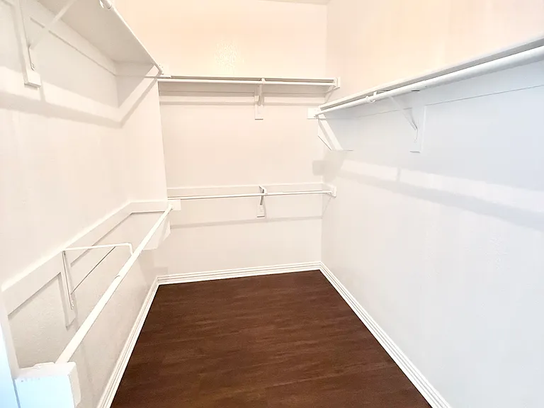 706 Creekview Dr — Photo 10