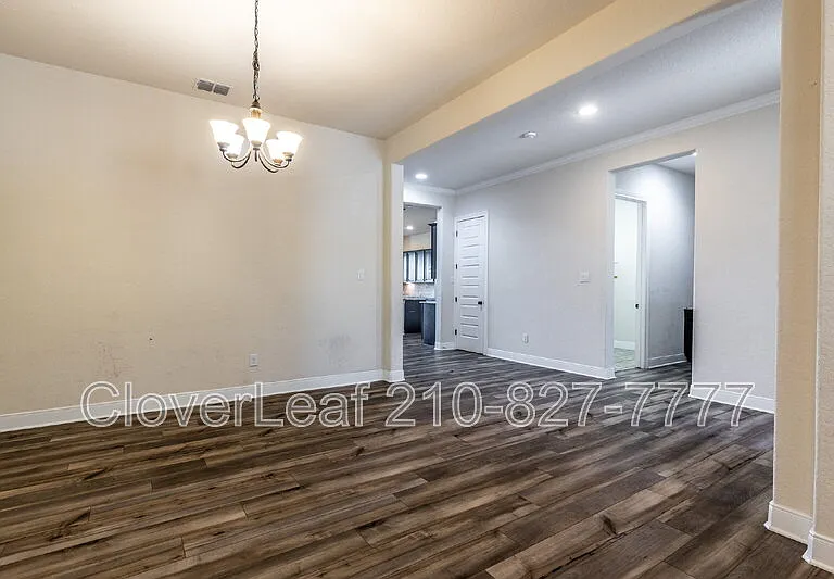 908 Sussex Cv — Photo 10