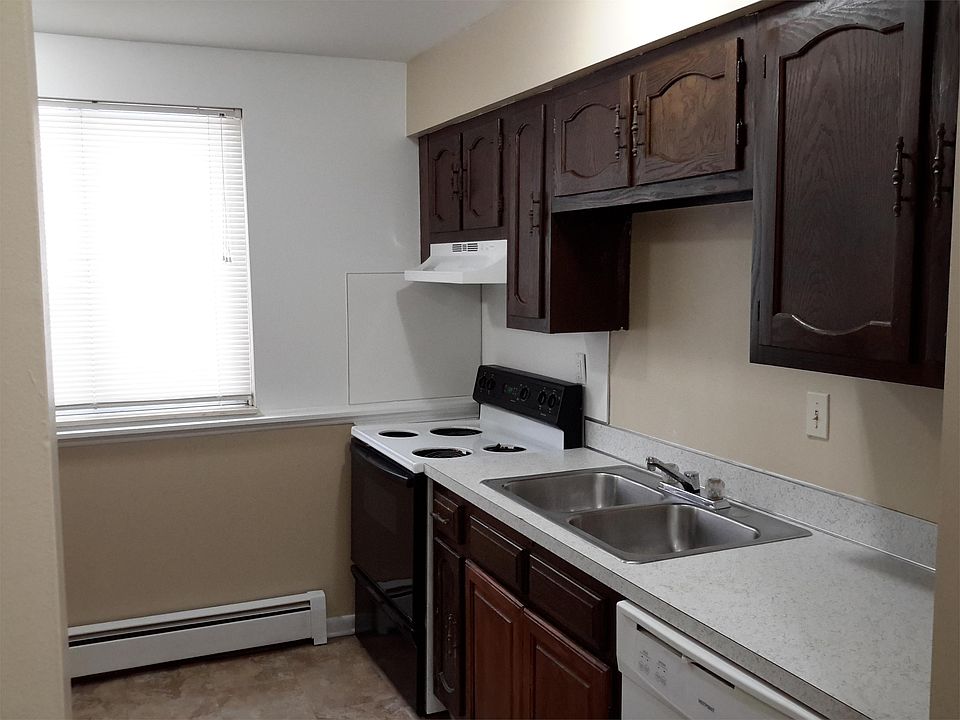1st image of 3207 Park Dr APT 06