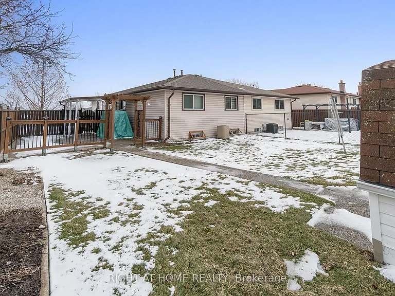 2035 Carleton Ct — Photo 34