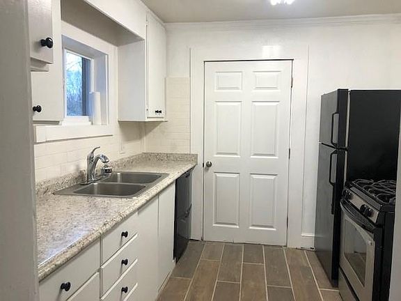 4th image of 301 15th Ave NW