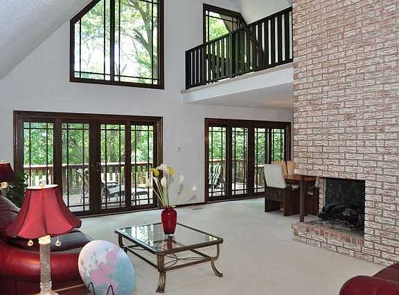 5th image of 15112 Acorn Ln