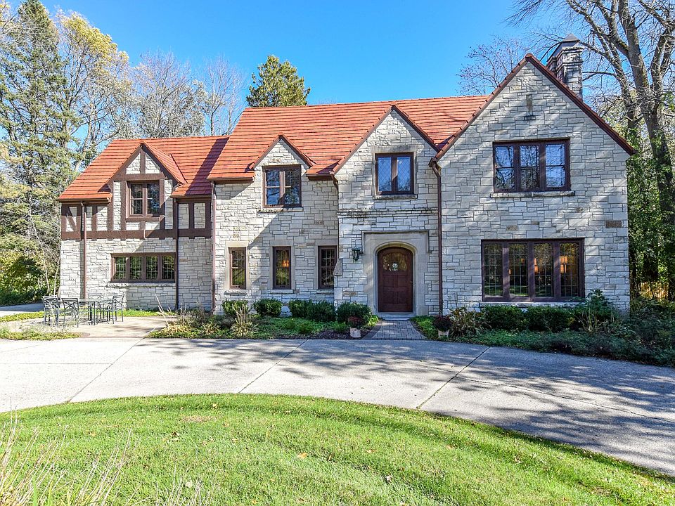 1st image of 8030 N Lake Dr