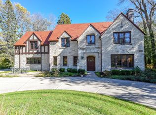 8030 N Lake Dr, Fox Pt, WI 53217