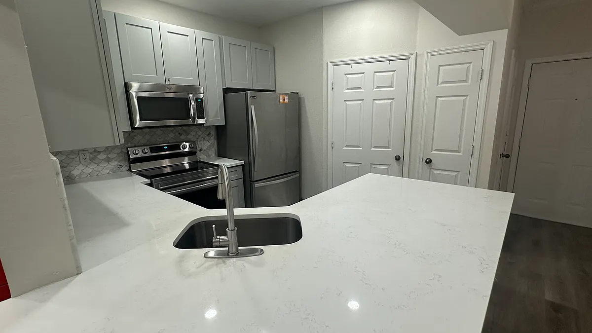 Building Photo - 7800 Point Meadows Dr #215