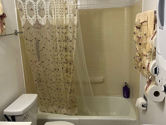 5th image of 7100 99th St APT 204