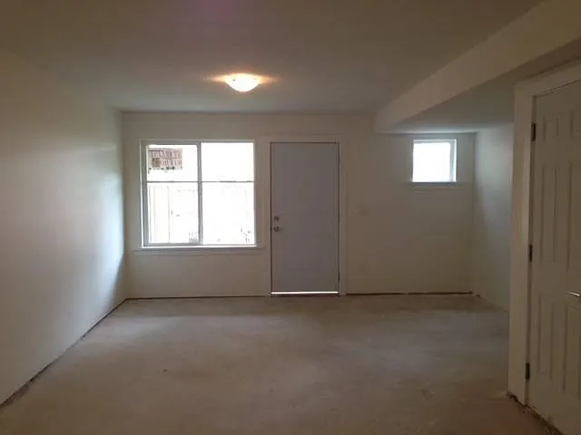 9989 Barnston Dr E — Photo 9