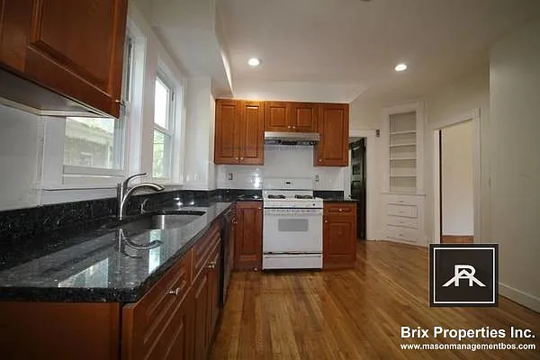 34 Mansfield St — Photo 1