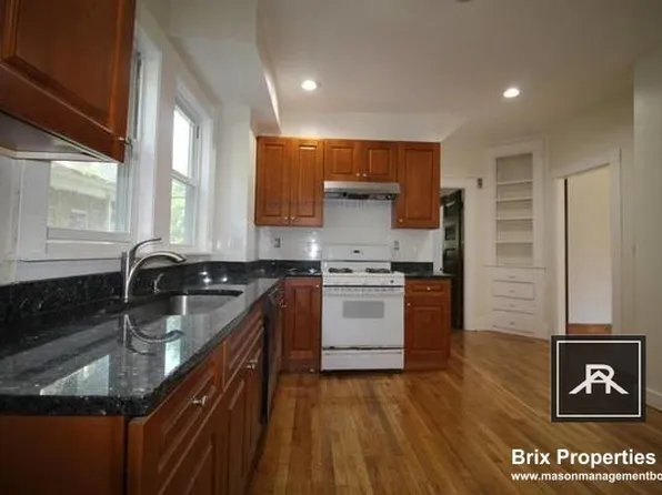 34 Mansfield St, Allston, MA 02134