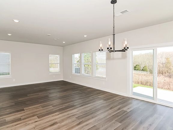 5th image of 1307 Bluffton Cir