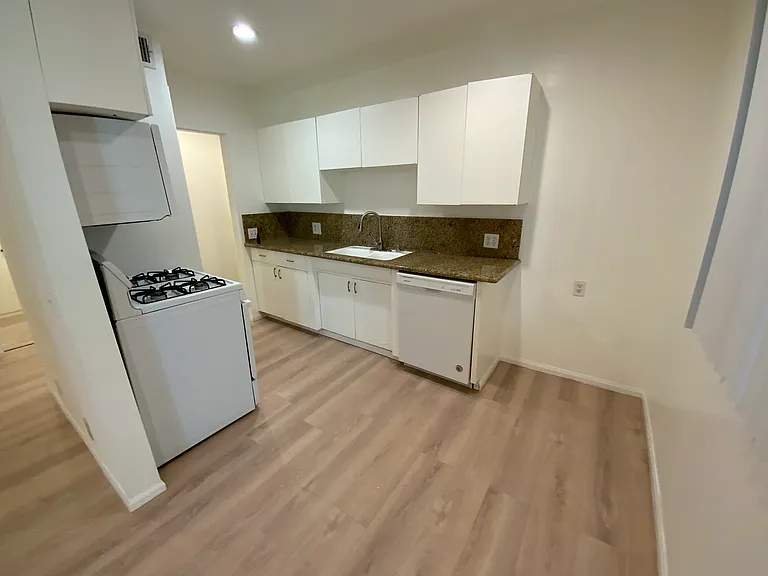 13527 Rye St #1 — Photo 2