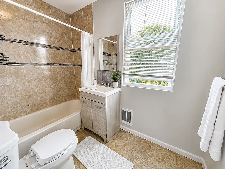 2966 N Ringgold St — Photo 15