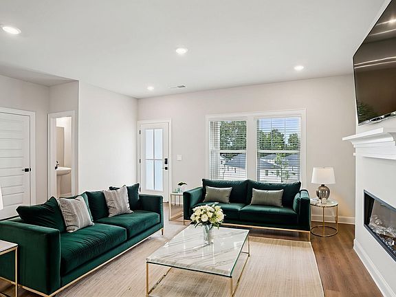 The Bayview floorplan with the Upscale Rustic Linen interior package.