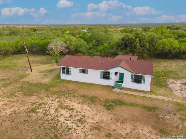 319 South Trail, Pleasanton, TX 78064