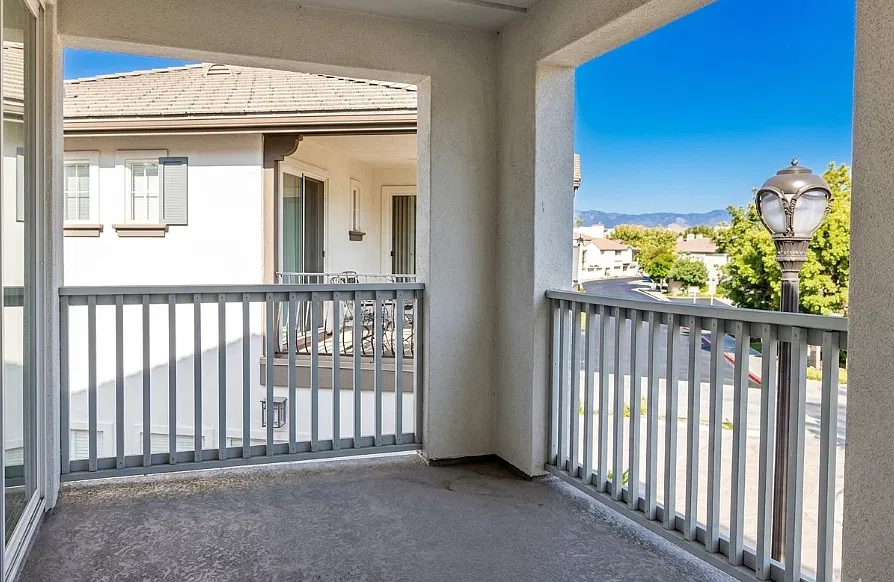 2 bed, 1367 sqft, $3,995 — Photo 4